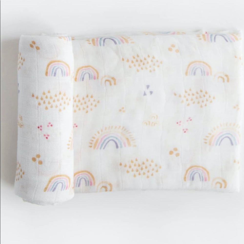 Deluxe Muslin Swaddle Blanket - Rainbows & Raindrops. Little Unicorn